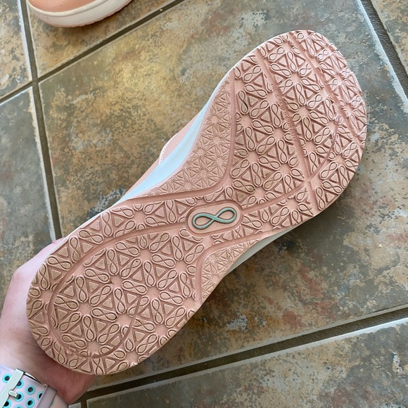 Cherokee Infinity Shoes- worn once ❤️ - Picture 3 of 4